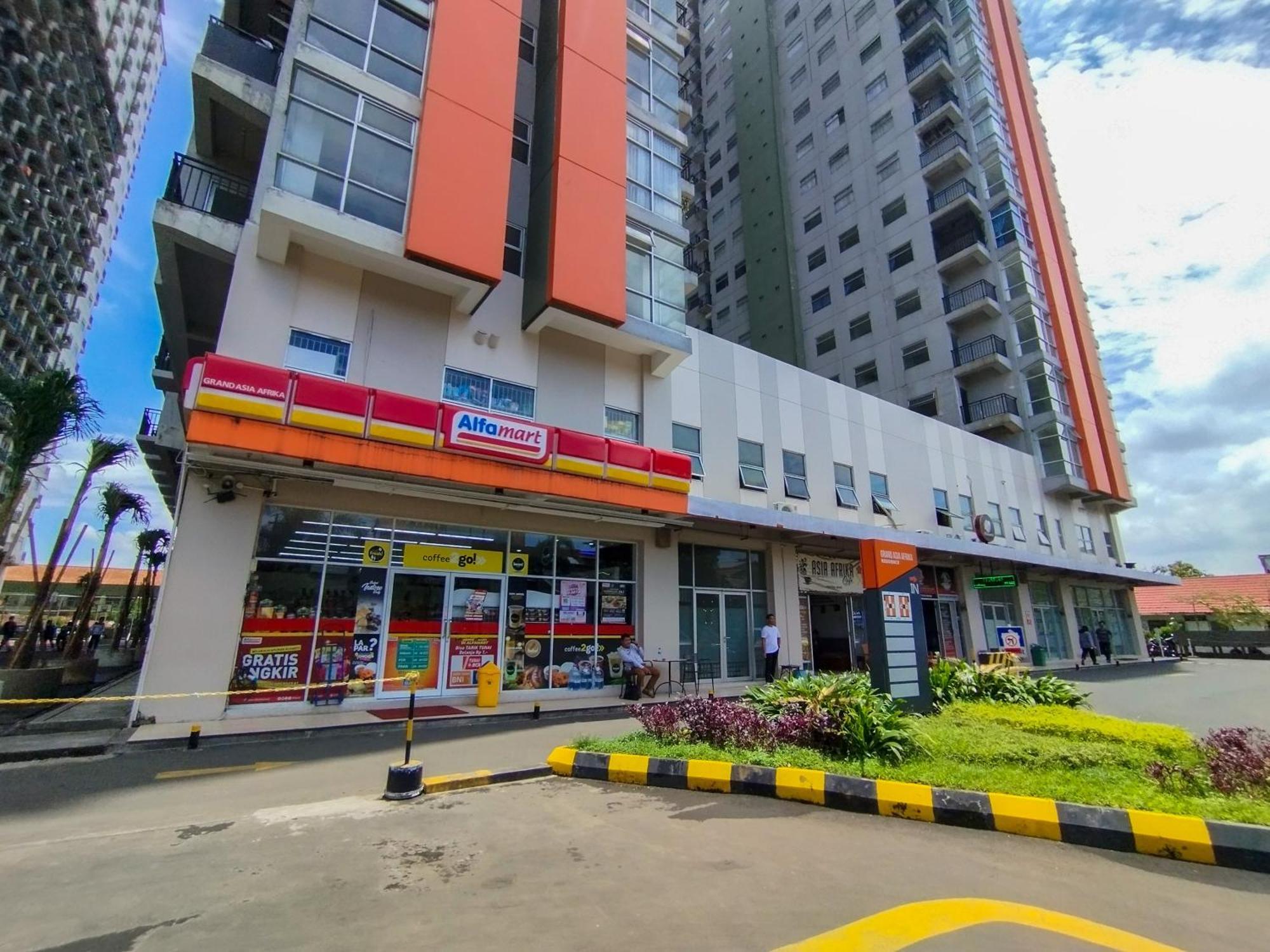 Apartemen Comfy 3br At Grand Afrika By Travelio *